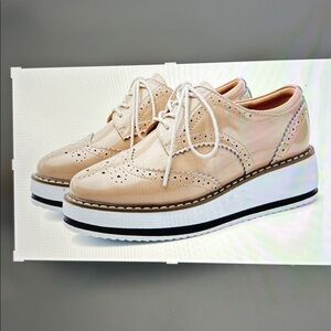 Dadawen  Women’s platform Lace Up Wingtips Oxfords - Size 39 (8.5) Apricot New